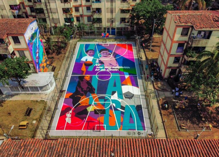 Alcalde de San Salvador entrega cancha remodelada en la colonia Málaga