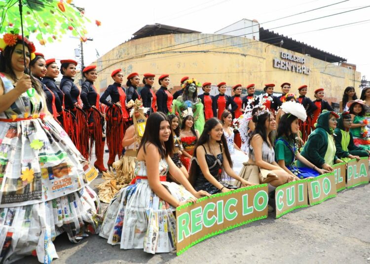 Celebran el Día de la Tierra en el Centro de San Salvador