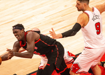 Zach LaVine guió la remontada ante Toronto Raptors para mantener con vida a Chicago Bulls