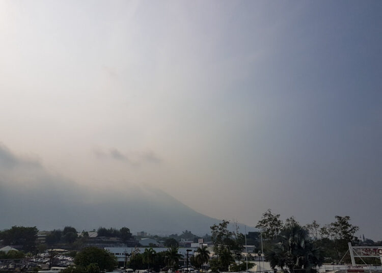 Cielo nublado, posibilidad de lluvias y ambiente cálido para el domingo