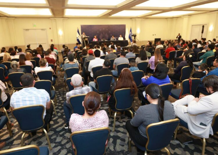 Parte nuevo contingente de trabajadores a Canadá