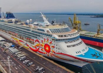 Atraca en el puerto de Acajutla el crucero número 12 de la temporada 2022-2023