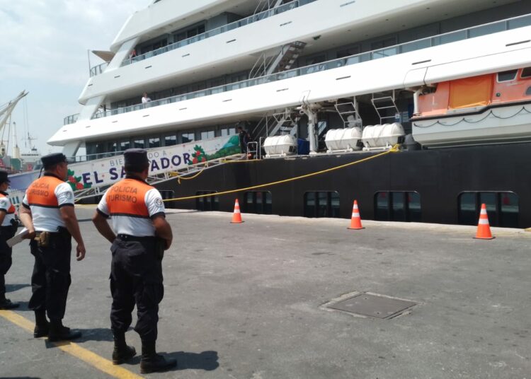 Gobierno recibe el segundo crucero que llegó al país esta semana