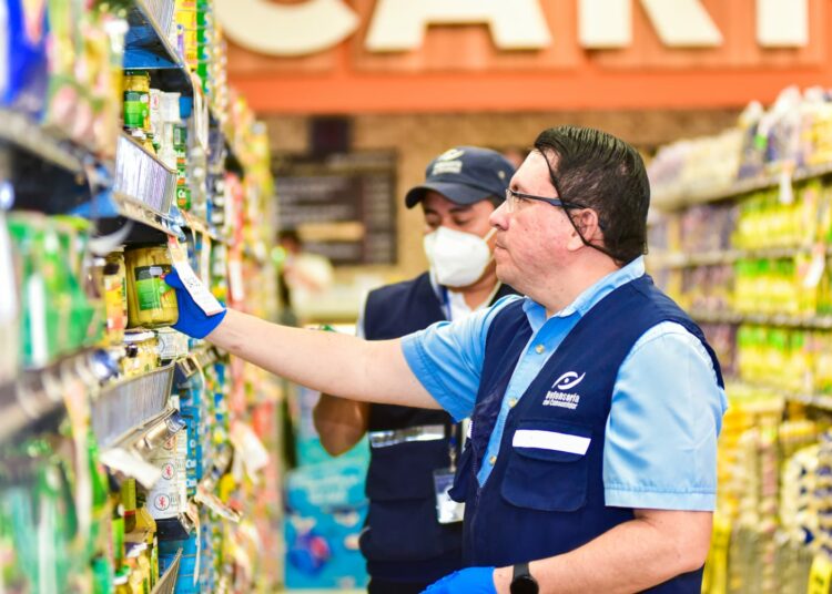 Defensoría continúa inspecciones de precios y fecha de caducidad en alimentos