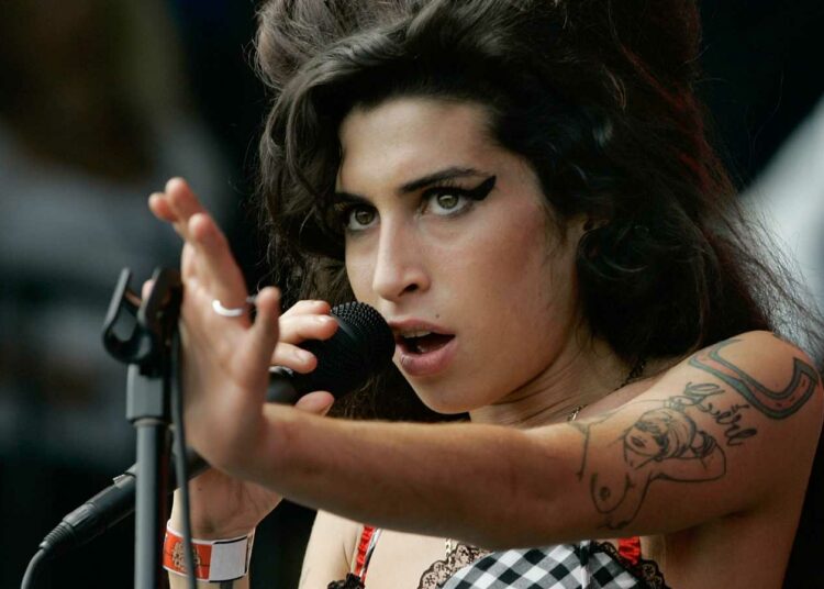 Los diarios de la cantante Amy Winehouse serán recopilados en un libro