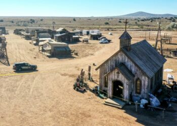 Tras la muerte de Halyna Hutchins no se permitirán armas reales en el nuevo set de grabación de “Rust”