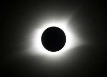 Un raro eclipse solar híbrido ocurrirá esta semana: ¿cuándo y dónde se podrá ver el inusual fenómeno?