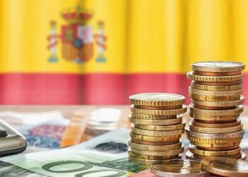 Un fondo de EEUU declara el impago técnico de España por los arbitrajes de renovables y pide el reembolso de bonos del Estado por 910 millones de euros