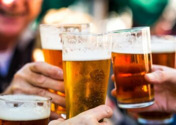 Ordenan a empresa española readmitir o indemnizar a un empleado despedido por beber mucha cerveza