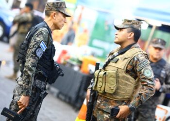 Ministro de Defensa encabezó patrullajes militares en playas del oriente del país