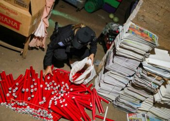 Incautan más de 3 millones de unidades de productos pirotécnicos en Santa Ana