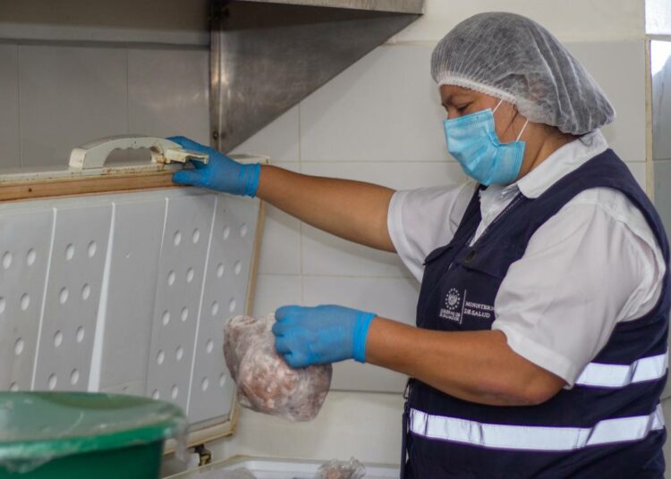 MINSAL inspecciona establecimientos del Malecón del Puerto de La Libertad