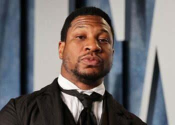 Agencia de Jonathan Majors lo despide y su equipo de relaciones públicas renuncia tras cargos de agresión
