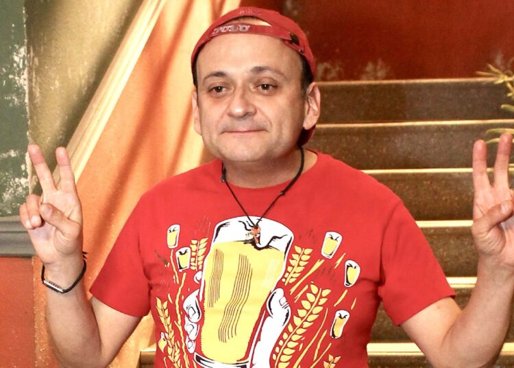 Eduardo España «Germán» se despide de «Vecinos» con emotivo mensaje