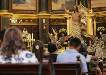 Monseñor José Luis Escobar Alas ofició la misa matinal de Domingo de Resurrección