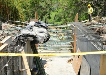 Aprueban $20 millones para mejora de calles y puentes