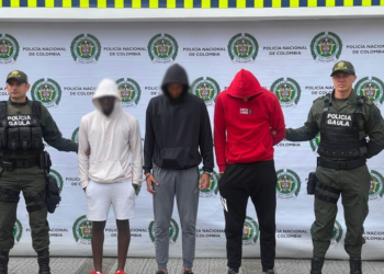 Tres jugadores del Once Caldas fueron detenidos y acusados de extorsionar a una ciudadana española en Manizales, Colombia