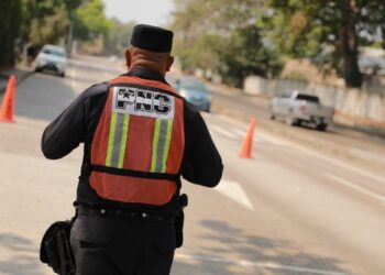 Policía de Tránsito Terrestre brinda seguridad vial en carretera al Puerto de La Libertad y ByPass Surf City