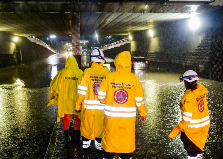 La lluvia de la madrugada del miércoles causó daños en diferentes puntos del país