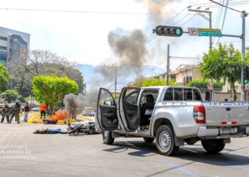 Autoridades realizan simulacro de accidente vial para concientizar a la población en esta Semana Santa