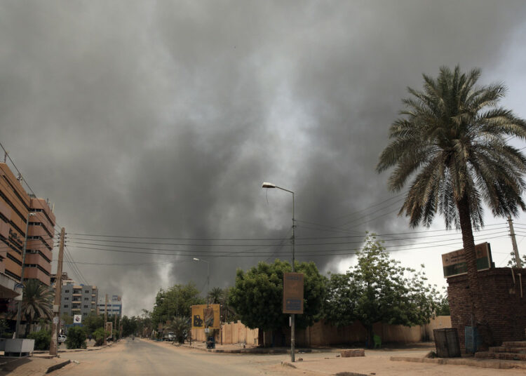 Estados Unidos despliega militares tras el ataque a su embajada en Sudán y prepara el rescate de sus ciudadanos varados