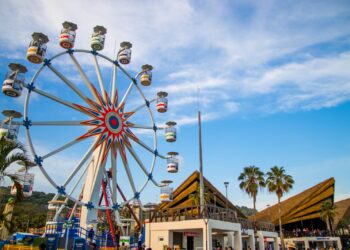 POLITUR ofrece seguridad y orientación a turistas en el muelle de La Libertad y Sunset Park