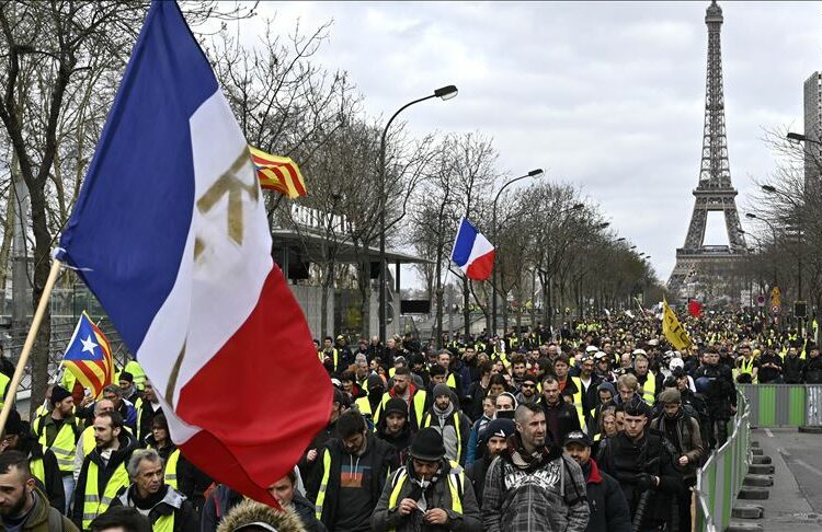 Francia vive últimas protestas antes de decisión clave del Consejo Constitucional sobre reforma de pensiones