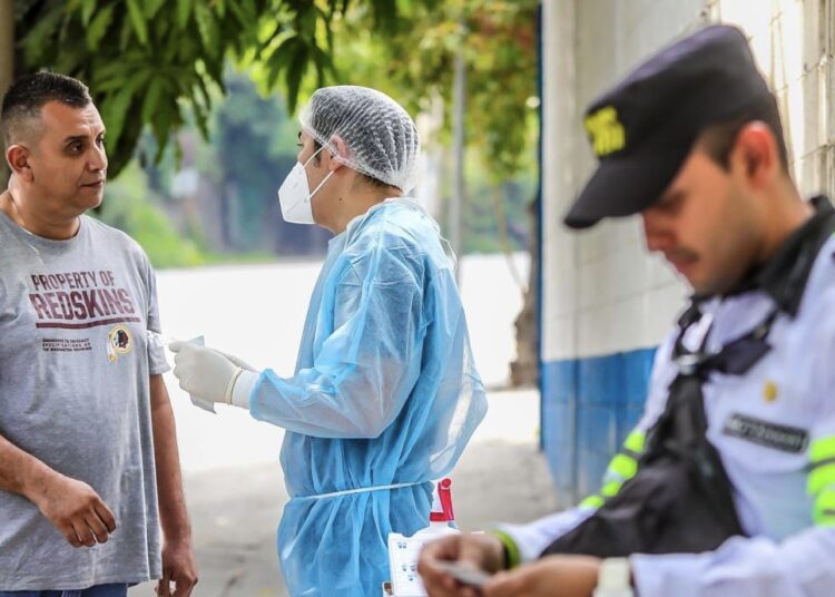 Autoridades realizan control antidopaje a conductores de transporte colectivo