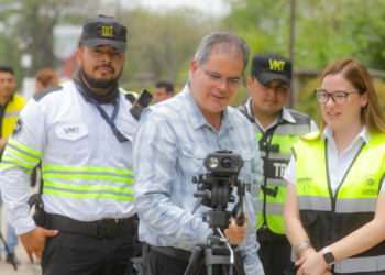 Autoridades realizan pruebas de dispositivos de medición de velocidad
