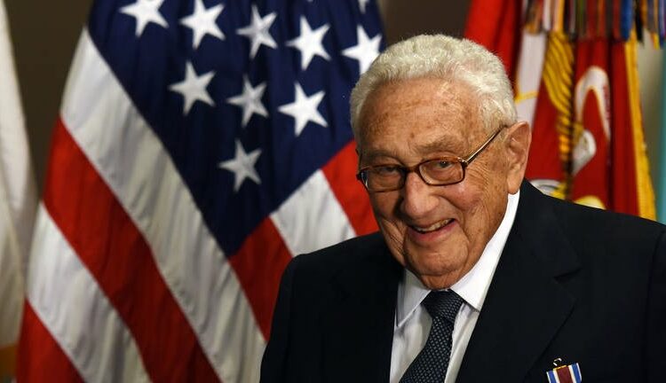 Henry Kissinger cumple 100 años: el controvertido Nobel de la Paz que apoyó la «guerra sucia” que dejó miles de muertos en América Latina