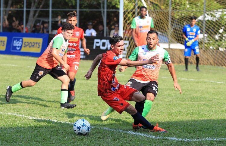 Cabañas sigue al frente de la LNF, pero sufriendo ante un valiente Cuscatleco