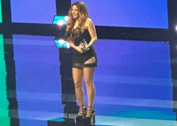Shakira recibe el premio a «La Mujer del año»: «Las mujeres somos mucho más fuertes»