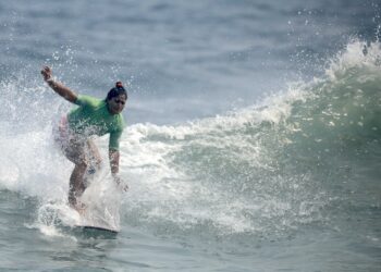 La salvadoreña Sindy Portillo sacó la casta en el Surf City ISA World Longboard Surfing Championship