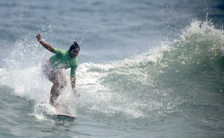 La salvadoreña Sindy Portillo sacó la casta en el Surf City ISA World Longboard Surfing Championship