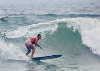 Sindy Portillo clasificó a la tercera ronda del Surf City ISA World Longboard Surfing Championship 2023
