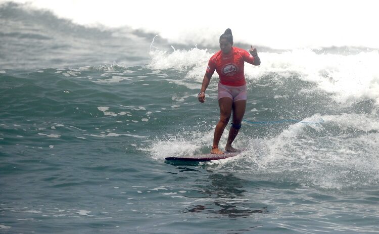 Salvadoreños cierran participación en el Surf City ISA World Longboard Surfing Championship 2023