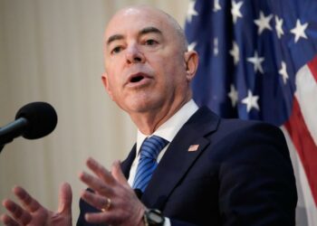 El secretario de Seguridad Nacional de EEUU advirtió que con «el fin del Título 42 no significa una frontera abierta, sino todo lo contrario»