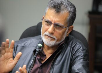 Fiscalía pide que Schafik Handal devuelva al estado $182 mil 