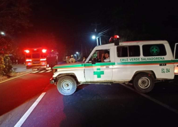 Hombre muere arrollado al intentar cruzar la calle