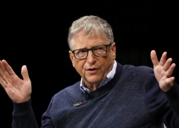 Bill Gates cree que la inteligencia artificial sustituirá a los buscadores y portales de compra por internet