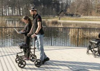 Un tetrapléjico vuelve a caminar gracias a un implante cerebral