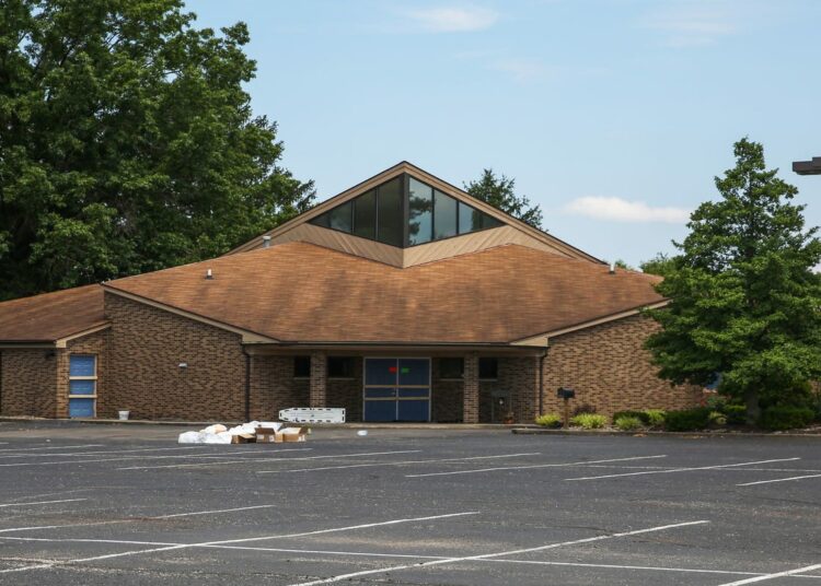 Acusan por robo al dueño de una funeraria en EE.UU. por ‘guardar’ decenas de cadáveres