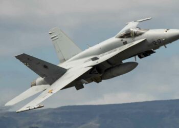 (VIDEO) España: Un caza F18 se estrella en la Base de Zaragoza y su piloto consigue eyectarse a tiempo