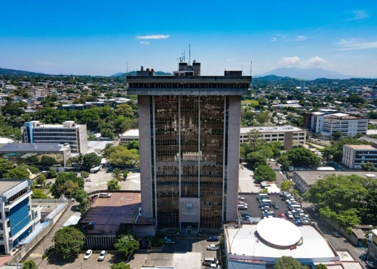 Aprueban decreto de retiro voluntario para pensionados que trabajan en el Ejecutivo