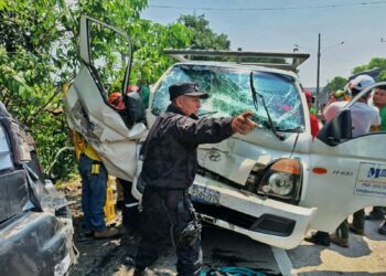 VIDEO | Reportan personas atrapadas y varios lesionados en accidente de tránsito en carretera Troncal del Norte