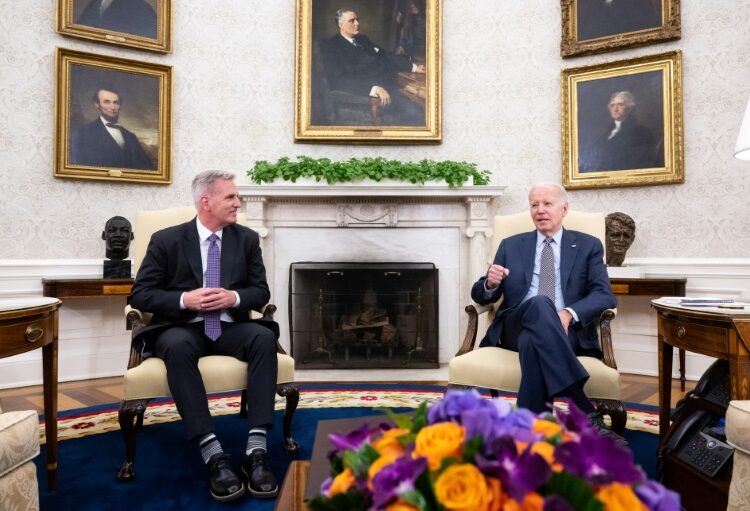 Las negociaciones de republicanos y demócratas avanzan para evitar el default en Estados Unidos