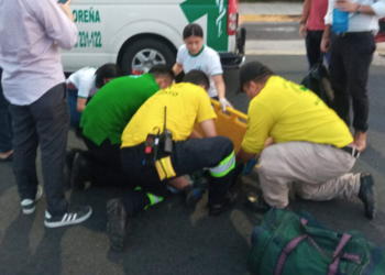 Joven mujer cae de microbús de la ruta 44 y es atropellada por un vehículo particular