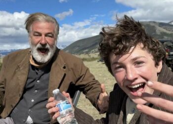 Alec Baldwin celebra el último día de filmación de Rust