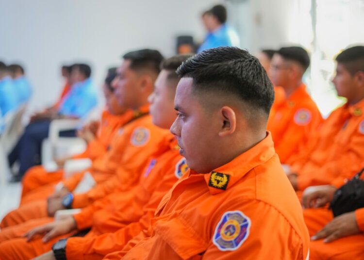 Bomberos reciben capacitación sobre nuevas técnicas de investigación del origen de incendios