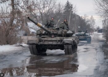 Rusia retrocede en suburbios Bajmut, pese a quejas de Wagner